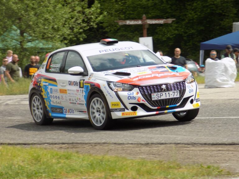 Hangodi beugró navigátorral indul – nem is akárki helyettesít