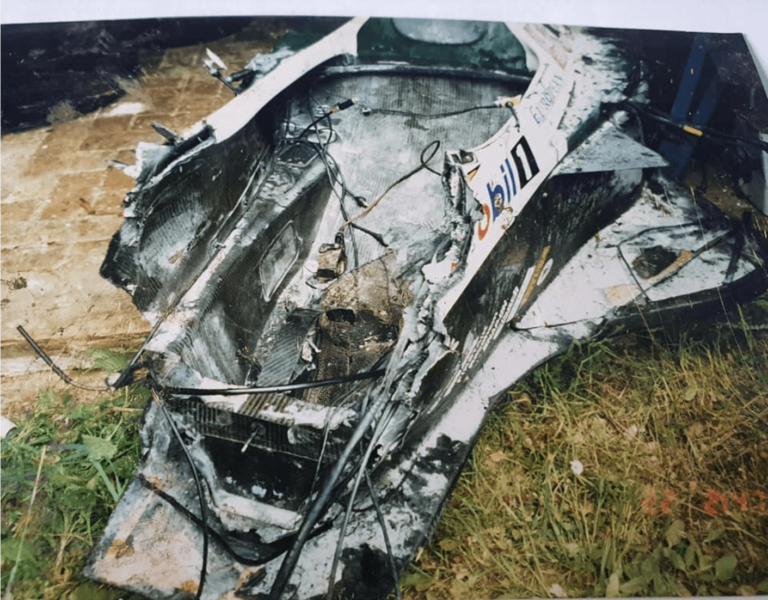 Gyalogosalagútba csapódott, de túlélte az F1 egyik legfurcsább balesetét