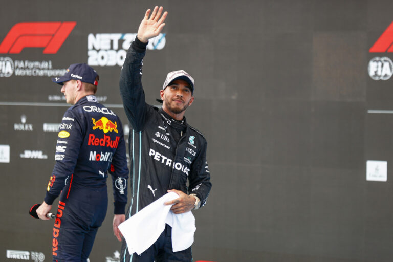 „Szánalmas” probléma hátráltatja a Mercedest, jövőre viszont radikális változás jön