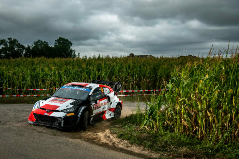 38 nevező a Japán Rallyn