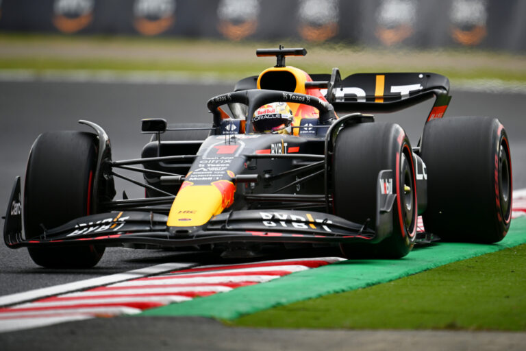 Nem történt meglepetés a szuzukai időmérőn, de Verstappen még elveszítheti a pole-t