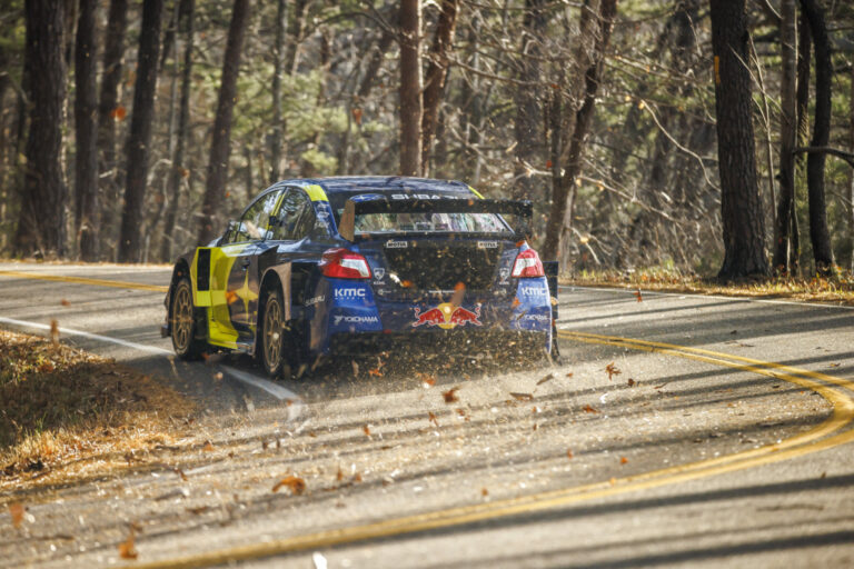 600 lóerős Subaruval csapatta Amerika legveszélyesebb útján a volt F1-es pilóta (videó)