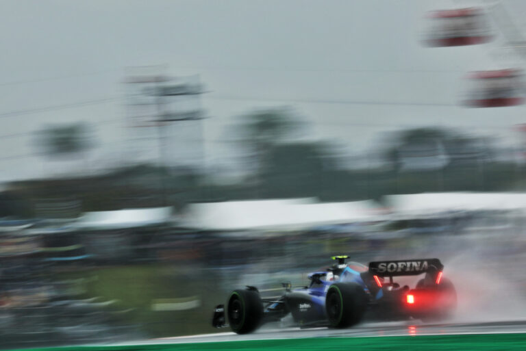 Megmosolyogató képsorok: Latifi eltévedt a pályán, majd az autójára fogta (videó)