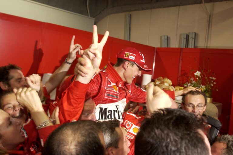 Schumacher részegen székeket és asztalokat hajigált, majd elkötött egy targoncát