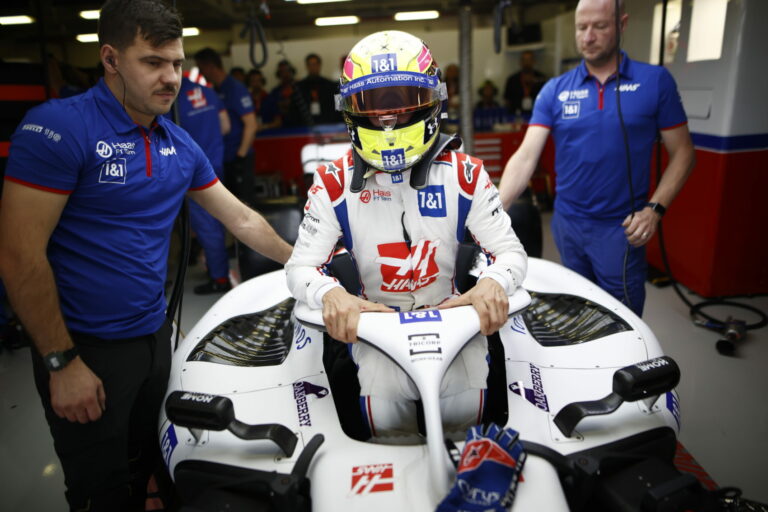 „Érdekes” helyszínválasztás – így közölte a Haas Schumacherrel, hogy ennyi volt