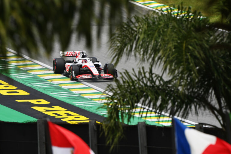 Így bukta el a pole pozíciót Verstappen, avagy itt nyerte meg Magnussen (videó)