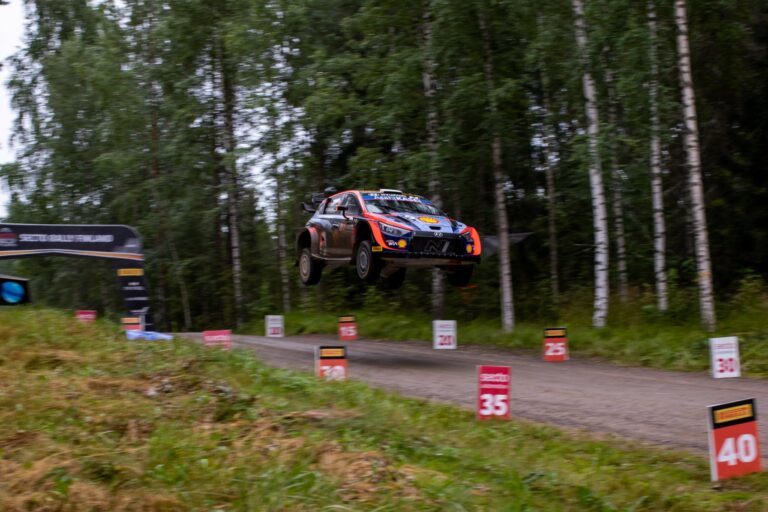 Ki nyújtotta a legjobb teljesítmény a 2022-es Rally Világbajnokságon? 