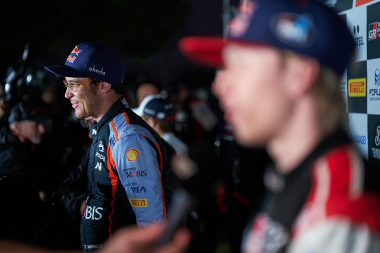 Japán Rally: Neuville-Evans csata, Rovanpera hibák szombaton 