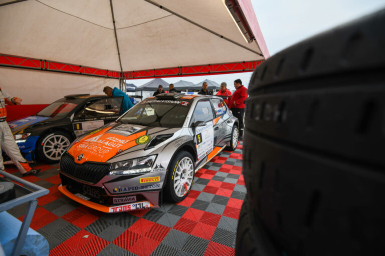 Velenczei két defekttel kezdett, Csomós kétszer forgott, Vincze autója nem tapad