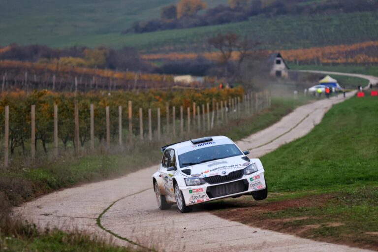 Elképesztő mit autózott ma Csomós, mégis Ostberg vezet 