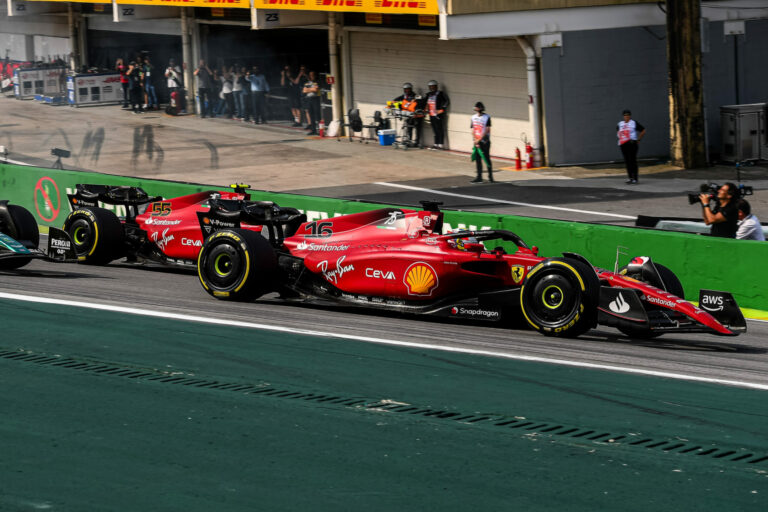 A Ferrari megmagyarázta, miért nem adta oda Leclerc-nek Sainz harmadik helyét