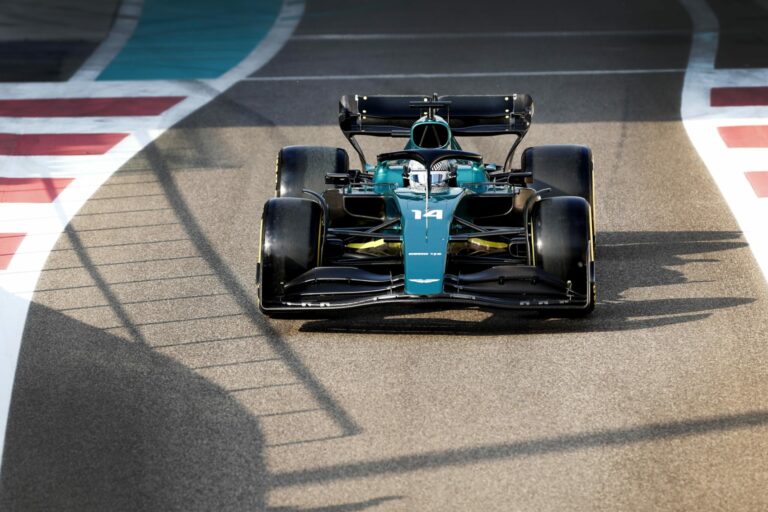 Alonso meglepődött és néhány titkos részletet is elárult, miután tesztelte Vettel autóját