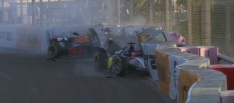 Hatalmas baleset történt az F2-es szezonzárón (videó)