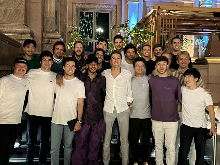 Ezt látni kell!: együtt vacsorázott a teljes F1-es mezőny (fotók)