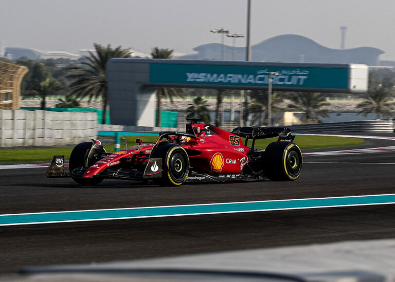 Hármas Ferrari-elsőséggel búcsúzott 2022-től az F1 – több mint 13 ezer km-t tett meg ma a mezőny