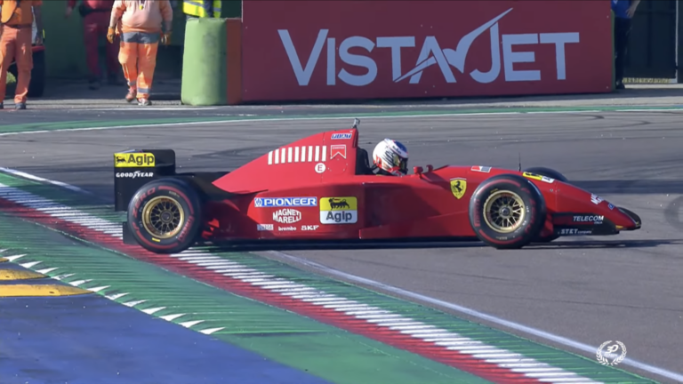 Zengett a környék Imolában – így szól Schumacher egykori V12-es Ferrarija ma (videó)