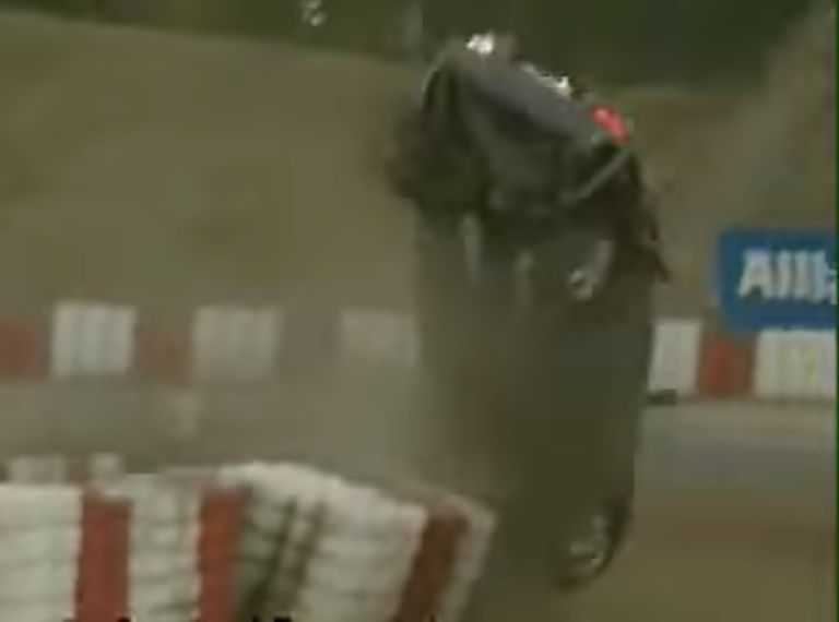 Szaltózó Jaguar, sikító feleségek, rémült Jos Verstappen – utasaikat ijesztgető pilóták (videó)