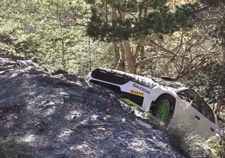 Lindholm balesetet szenvedett az új Skodával