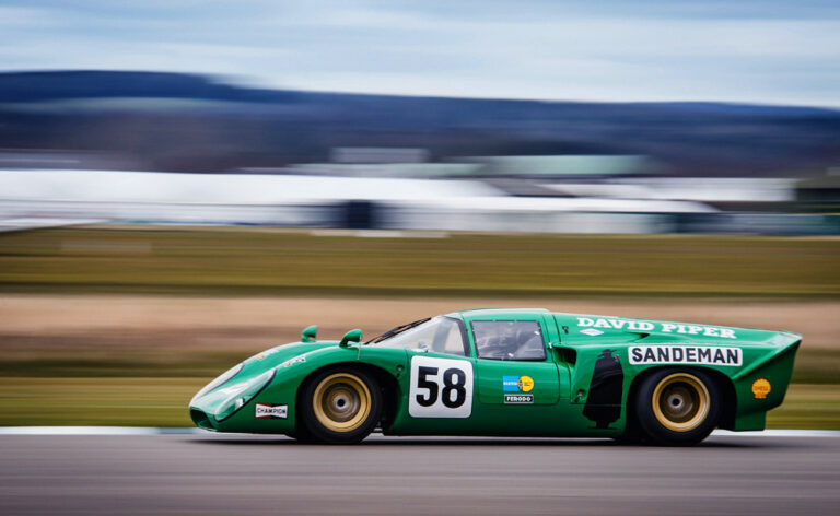 Így szakadt le a korábbi F1-es pilóta lába a kultikus film forgatása közben