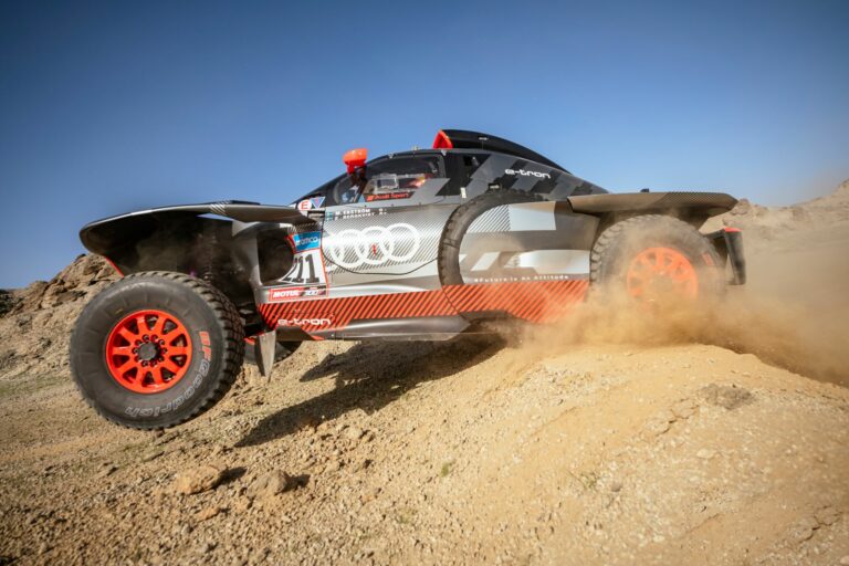Ekström-Loeb csatával kezdődött a Dakar az autósok közt