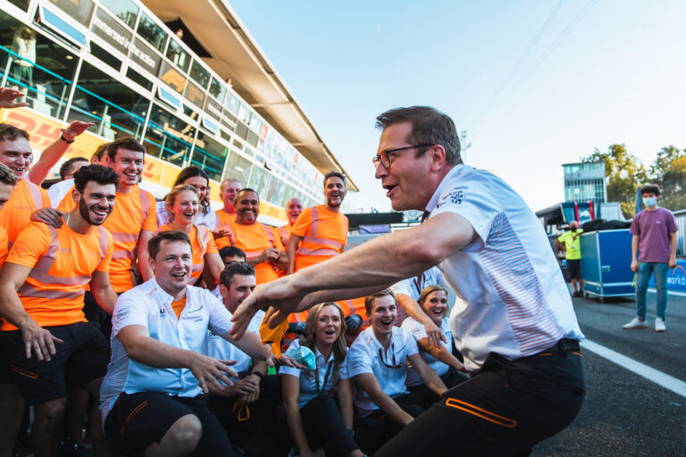 A Ferrari miatt veszítette el már most csapatfőnökét a McLaren