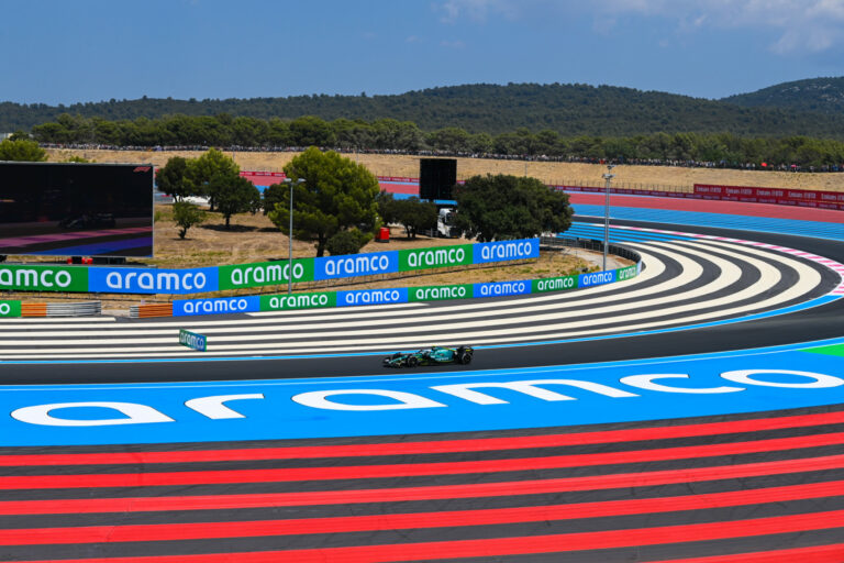 Így lehet kétszázféleképpen végigmenni az egyik legunalmasabb F1-es pályán (videó)