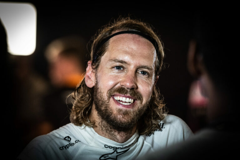 Vettel nem viccel: 1,2 millió forintnak megfelelő összegért vásárolta vissza autója egy darabját