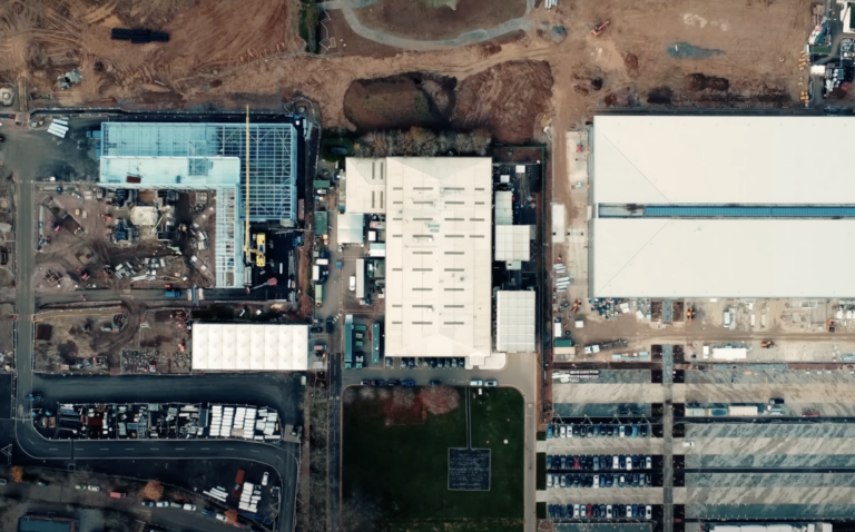 Porig rombolják Schumacher első csapatának gyárát – egy darabka F1-es történelem tűnik el