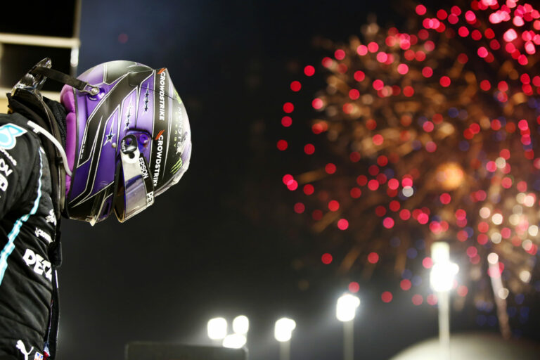 A riporter után a volt Ferrari-pilóta szerint is meglopták Hamiltont