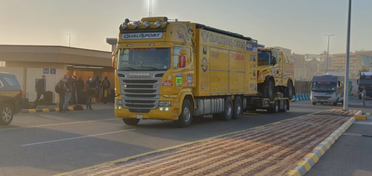 Munkával telnek a magyar csapat napjai a Dakar előtt – video