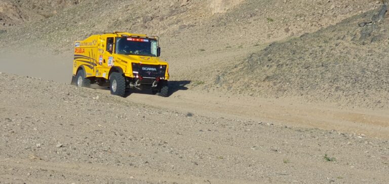 A világ legnagyobb homoktengerébe érkezett a magyar Scania