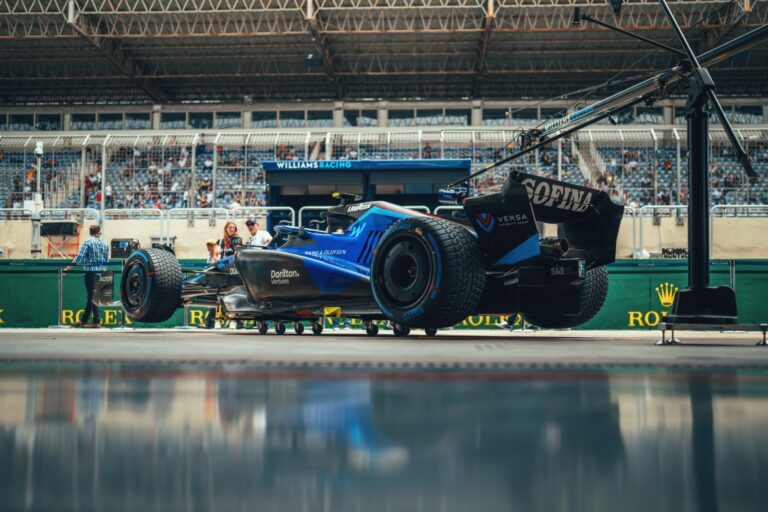 Váratlan és megdöbbentő hírek érkeztek az F1-es Williams-istállótól