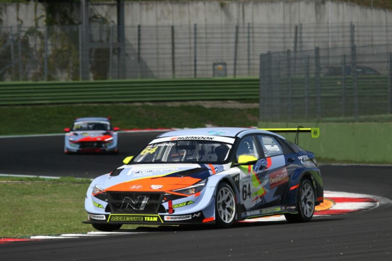 Egyszerre két bajnokságban versenyez jövőre a fiatal magyar túraautós ígéret