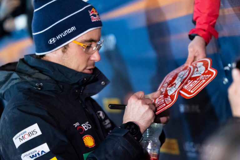 Neuville kisebb hibát vétett a teszten (videó)