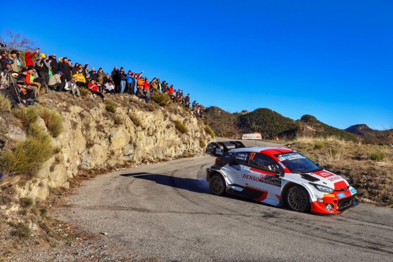 Rovanpera repült a sötétben, Ogier vezet 