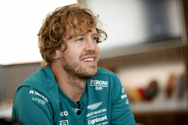 Vettel újabb autóját adja el, horror áron lehet megvenni a 10 év alatt csak 150 km-t futott kocsit