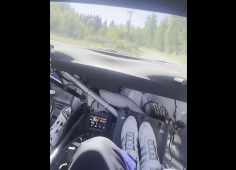 Őrült élmény – ilyen utasként száguldani az aktuális rallyvilágbajnokkal (videó)