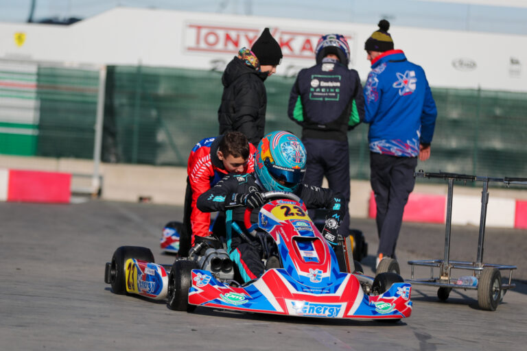 Az F1-es pilóta személyesen gratulált Molnár Martin első WSK-dobogójához