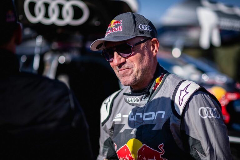 Audi dráma a Dakaron, Peterhansel és Sainz is balesetet szenvedett