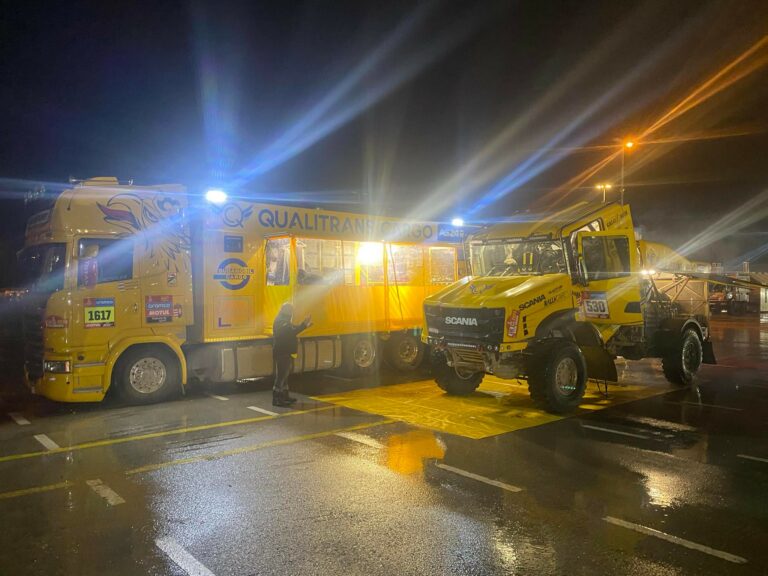 Elkészült a magyar kamion, holnap újra versenyeznek Kovácsék