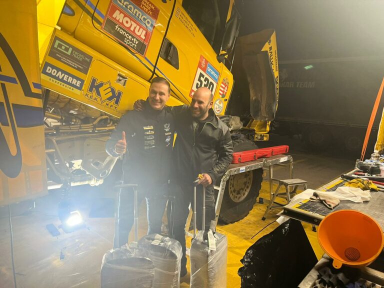 Megérkezett a magyarok mentőcsomagja a Dakarra