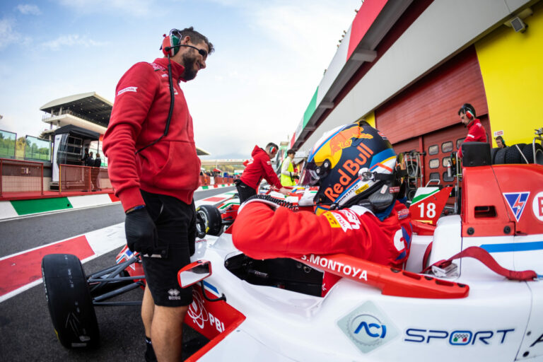 Újabb F1-es pilóta sarj a Red Bullnál, a 2000-es évek fenegyerekének fia is csatlakozott az akadémiához