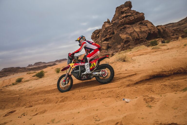 Daniel Sanders nyerte a Dakar harmadik napját és az összetettben is vezet