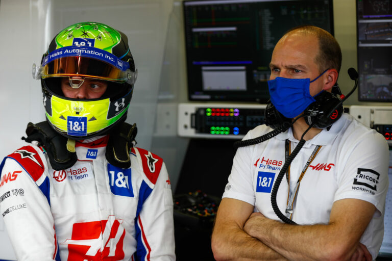 Nem a teljesítménye volt rossz – ezért rúgta ki valójában Schumachert a Haas