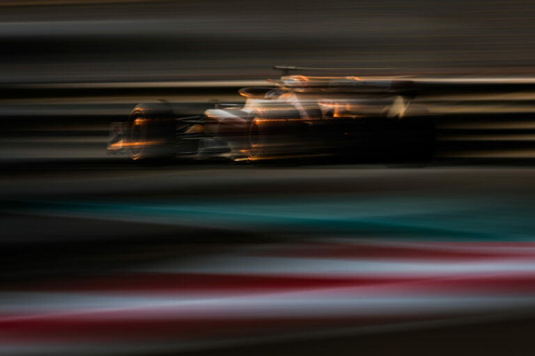 Végre itt az első 2023-as Forma-1-es autó, brutál festést kapott! (képek)