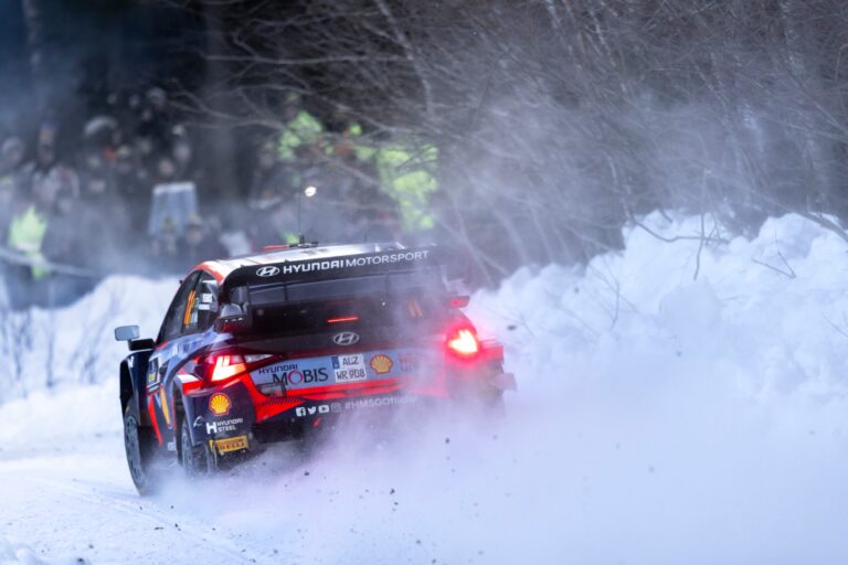 Neuville betegen is dobogón zárt, önbizalma pedig nőtt