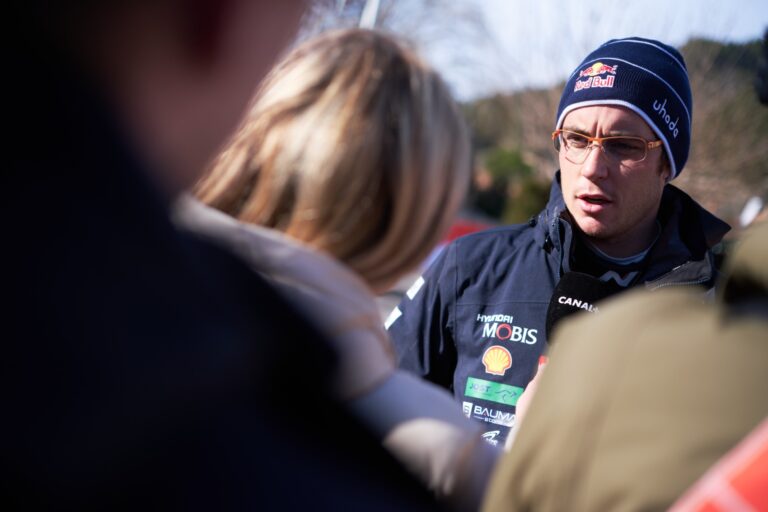 Neuville: Nyomni kell, ahogy a csövön kifér