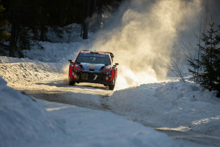 Breen és Tanak fej-fej mellett szombat délelőtt