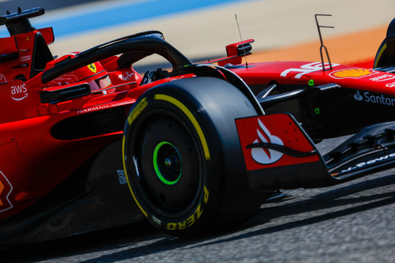 A Red Bull érinthetetlen, a Ferrari még a dobogóról is lecsúszhat a bahreini szezonnyitón