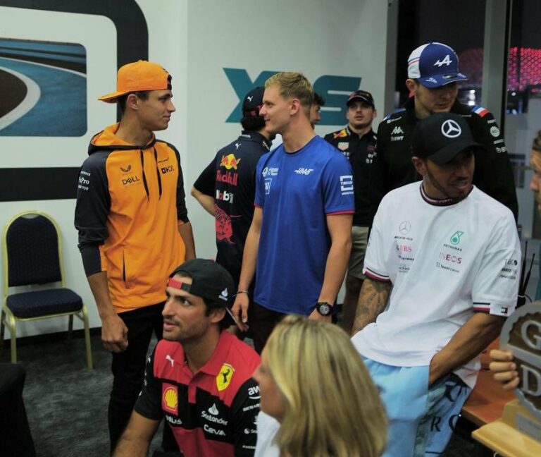 Ez zajlik az F1-es pilóták zártkörű találkozóin – kulisszatitkok az elnöktől